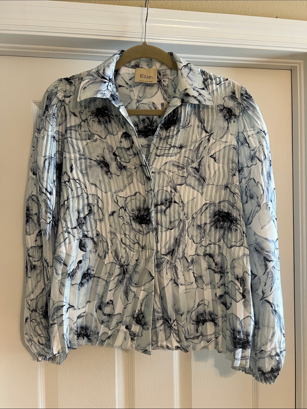 Elie Tahari White Floral-Print Long Sleeve Button Down Shirt, XS